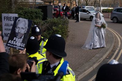 WikiLeaks' Assange weds fiancée in London prison ceremony