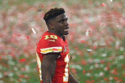 Jets, Dolphins looking to pull off trade for Chiefs WR Tyreek Hill