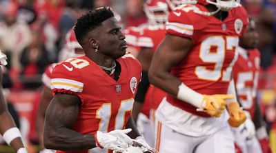 Report: Tyreek Hill Traded to Dolphins in Blockbuster Deal