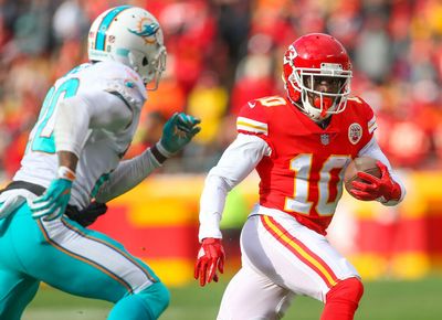 Chiefs trade WR Tyreek Hill to Dolphins