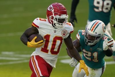 Chiefs trade WR Tyreek Hill to Dolphins for 5 draft picks