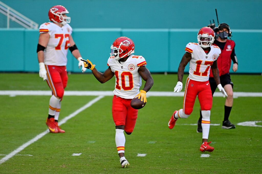 Breaking: The Chiefs are trading Tyreek Hill to the Dolphins for five draft  picks, per @adamschefter. 2022 1st-round (No. 29) 2022…