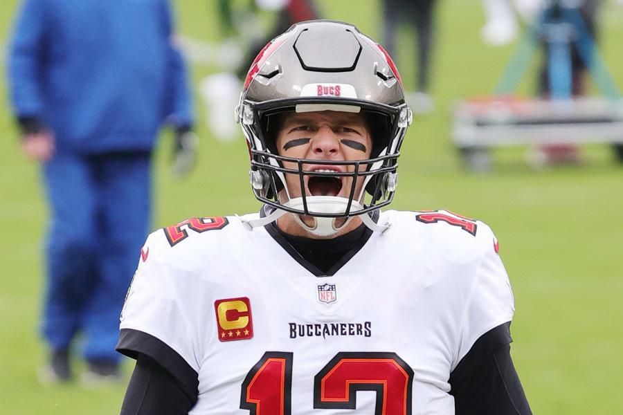 Quarterback Tom Brady of the Tampa Bay Buccaneers follows center Ryan  News Photo - Getty Images