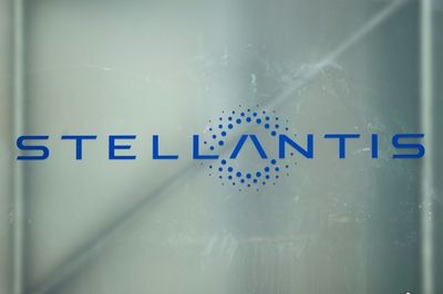 Stellantis, LG partner to build EV batteries in Canada