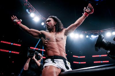 Benson Henderson signs new contract to stay with Bellator