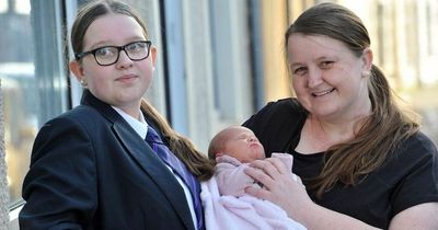 Mum who didn't know she was pregnant gives birth with help of hero teen daughter