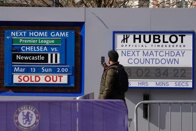 British government allows Chelsea to sell some tickets again