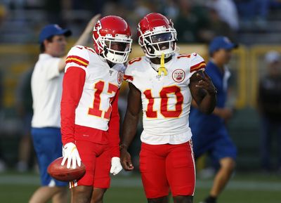 Current, former Chiefs players react to trade of Tyreek Hill