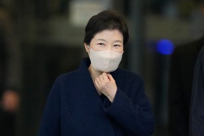Pardoned ex-President Park heads home from S. Korea hospital