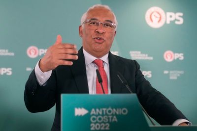 Portugal’s new Socialist government gets off to bumpy start