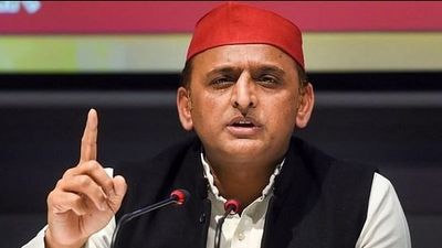 Uttar Pradesh: Akhilesh attacks BJP on stray cattle issue