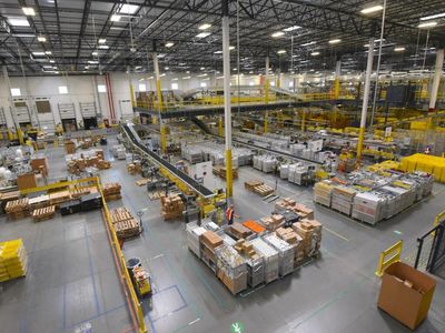 Amazon Prepares To Face Warehouse Union Vote In New York: WSJ