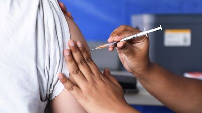 ATAGI to recommend fourth COVID-19 vaccine dose for Australians over 65 ahead of winter