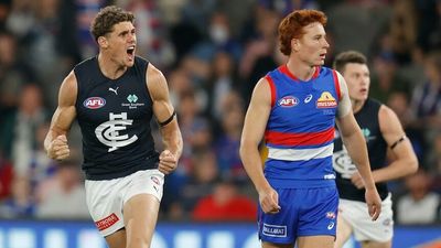 Carlton hangs on for memorable 12-point win over Western Bulldogs to remain unbeaten