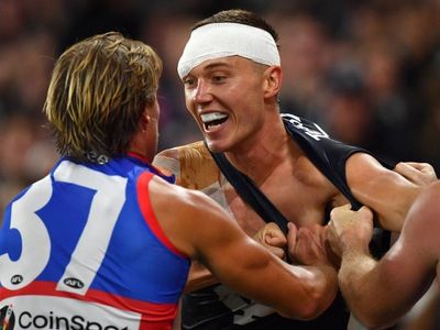 Blues pip Dogs in entertaining AFL clash