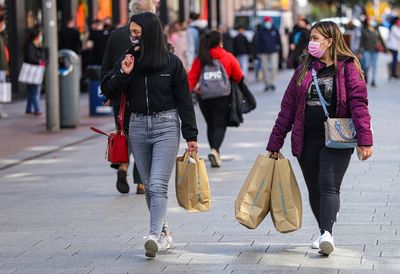 Retailers suffer ‘poor’ March as online sales slump