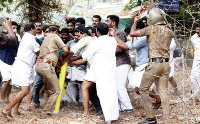 Youth Congress activists lay ‘K-Rail stones’ on Thrissur Collectorate premises
