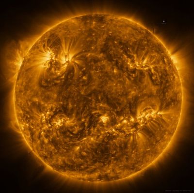 Sun seen in unprecedented detail through Solar Orbiter images