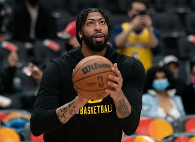 Lakers coach Frank Vogel talks about Anthony Davis’ rehab status