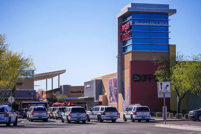 Armed teens fighting led to Arizona outlet mall shooting