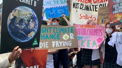 School Strike For Climate rally draws students to Kirribilli House calling for greater action on climate change