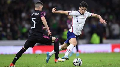 Gio Reyna Dazzles With Slaloming Dribble vs. Mexico