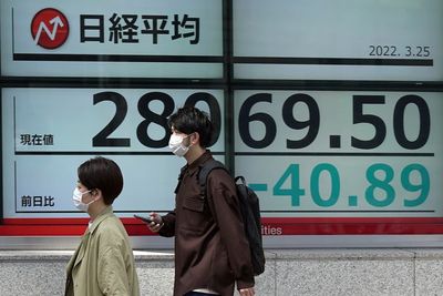 Asian stocks mixed after West vows more Russia sanctions