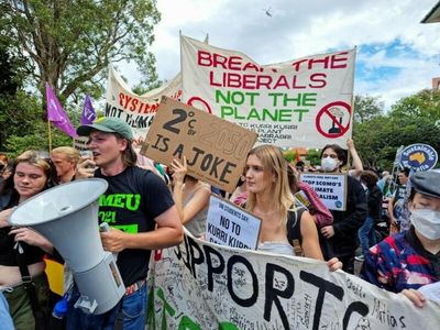 Young Australians take climate protest to prime minister's residence
