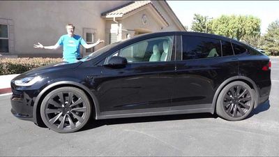 Doug DeMuro Reviews Tesla Model X Plaid, Finds Many Quirks And Features