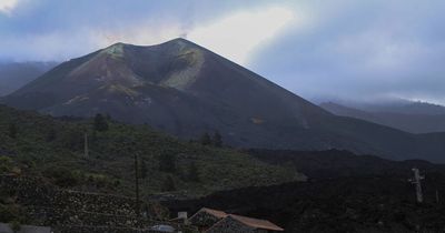 Tourists on La Palma told "don't panic" as new swarm of tremors detected near volcano