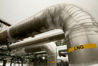 U.S., EU strike LNG deal as Europe seeks to cut Russian gas
