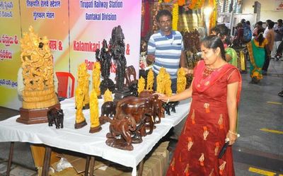 Andhra Pradesh: Tirupati railway station gets Kalamkari, woodcraft stalls