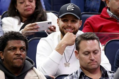 Steph Curry makes appearance at Chase Center for Sweet 16