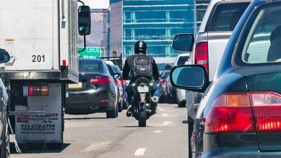 Arizona Just Officially Made Lane Filtering Legal For Some Riders