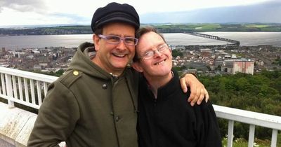 TV legend Timmy Mallett auctioning painting of Dundee and River Tay for charity