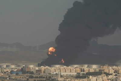 Fire in Saudi city ahead of F1 race; Houthis claim attacks