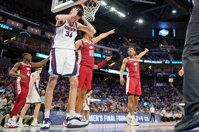 How Arkansas brilliantly capitalized on poor NCAA officiating to knock Chet Holmgren, Gonzaga out