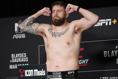 UFC on ESPN 33 weigh-in highlights, photo gallery