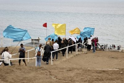 Israeli and Palestinian mothers gather for peace by Dead Sea