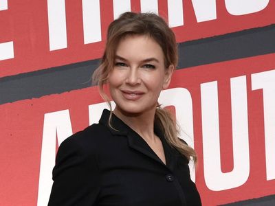 Renée Zellweger says she avoids social media and doesn’t check her phone until 6 at night