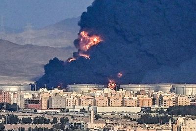 Yemen rebel attack on Saudi oil plant sets off huge fire by F1 track