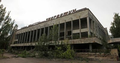 Chernobyl nuclear disaster fears as Russians shell Ukrainian town where staff work