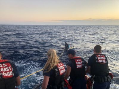 Elian López: US Coast Guard rescues Cuban migrant who windsurfed to Florida for cancer treatment