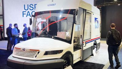Postal Service Orders 50,000 New Trucks, But Only Some Will be Electric