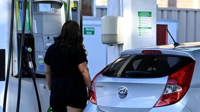 Residents in outer regions of Sydney hit hardest by rising petrol prices