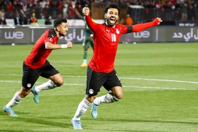 Salah sets up win for Egypt over Senegal, Slimani stuns Cameroon