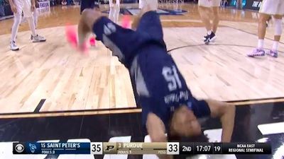 St Peter’s guard Matthew Lee found an awesome way to get back on his feet and NCAA fans loved it