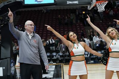 Jim Larrañaga shared an extremely cool moment with fans after Miami advanced to the Elite 8