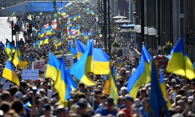 Tens of thousands gather in London to show solidarity with Ukraine