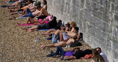 UK weather: Brits flock to nation's beaches to soak up 19C weekend of sunshine